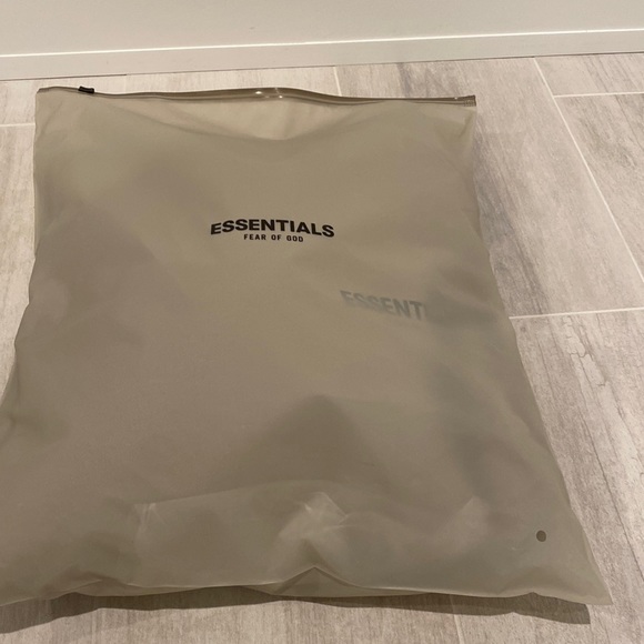 Fear of God Essentials Hoodie - Picture 3 of 4